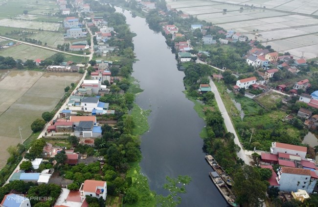 Sông Bắc Hưng Hải ô nhiễm - Người dân lãnh đủ (05/12/2024)